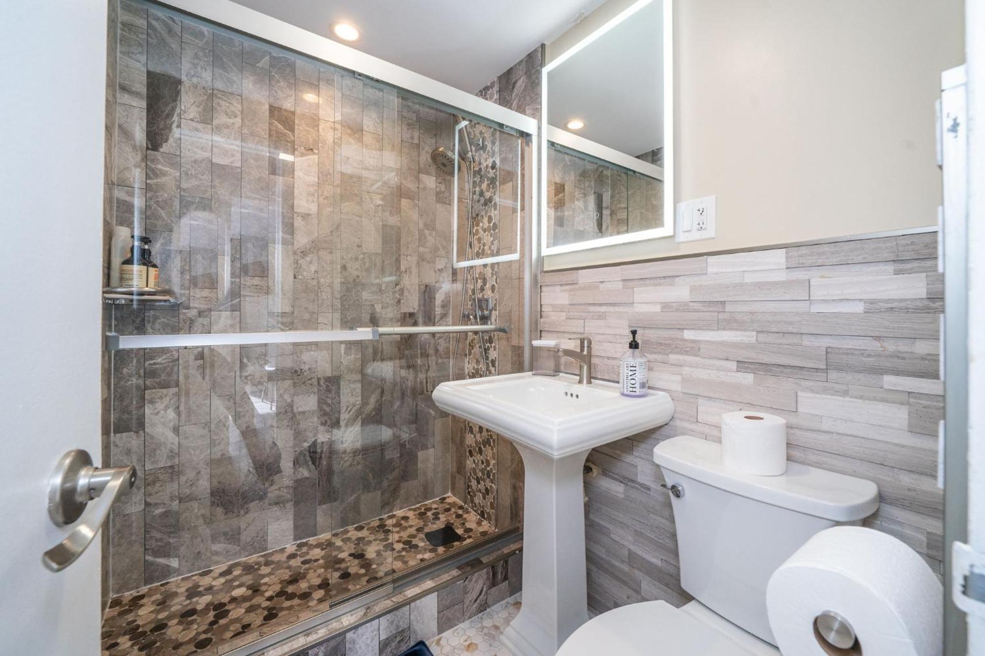 Just Renovated 3 Br/2Bath/ Parking+ Downtown View Leilighet Atlanta Eksteriør bilde